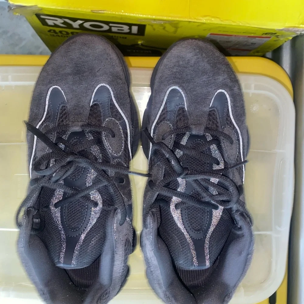 Yeezy - Picture 2 of 6
